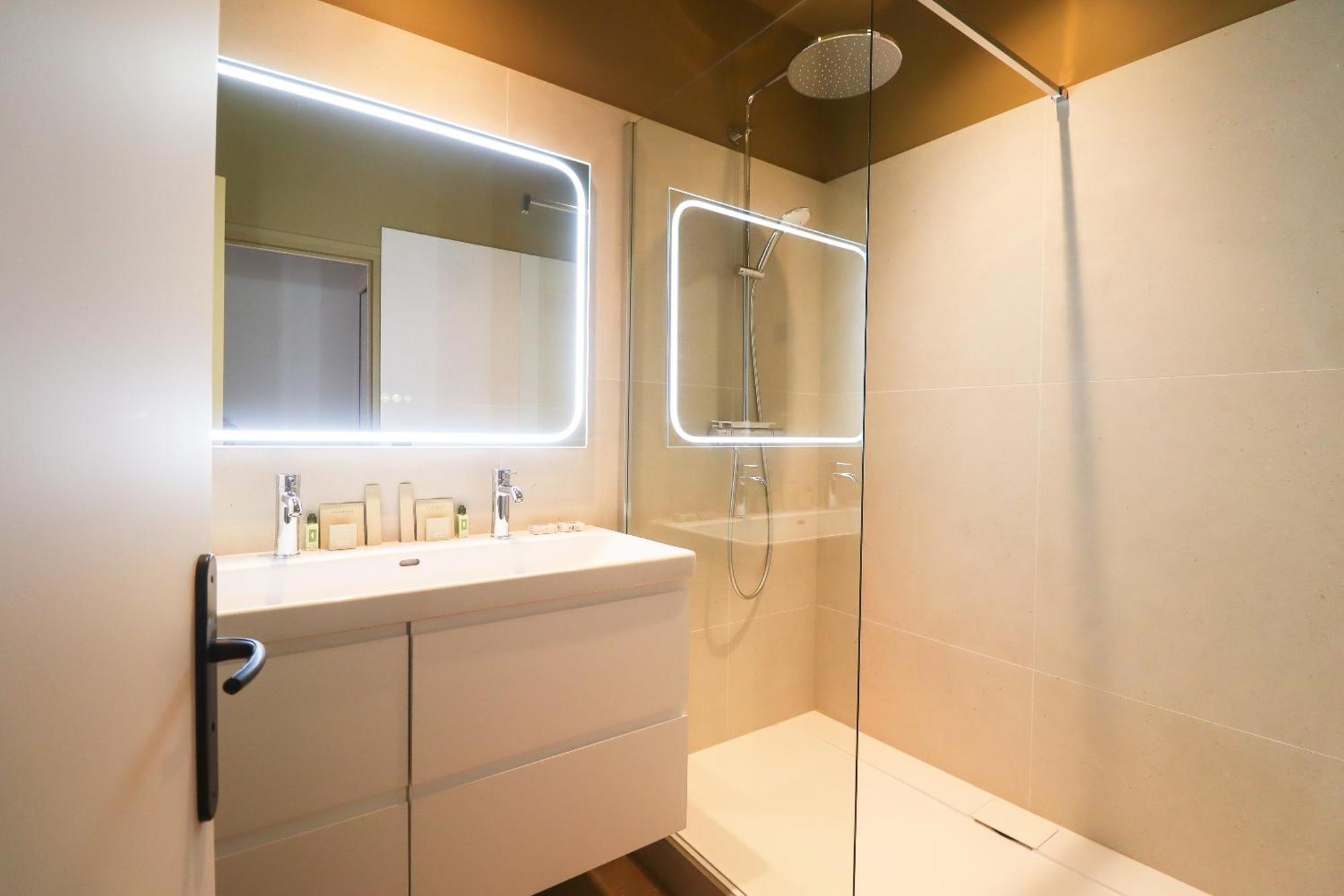 Appartements De Louise ลีลล์ ภายนอก รูปภาพ